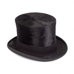 Vintage top hat with a black cup. The top hat is signed by “F. DE FRANCISCO, MADRID ".