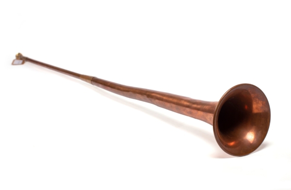 Trompeta de cobre con boquilla de latón