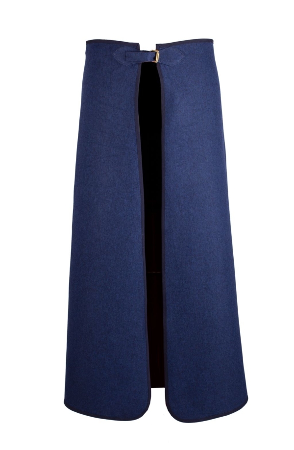 Coachman apron in blue canvas fabric with blue trim, blue satin lining and buckle. Dorantes saddlery