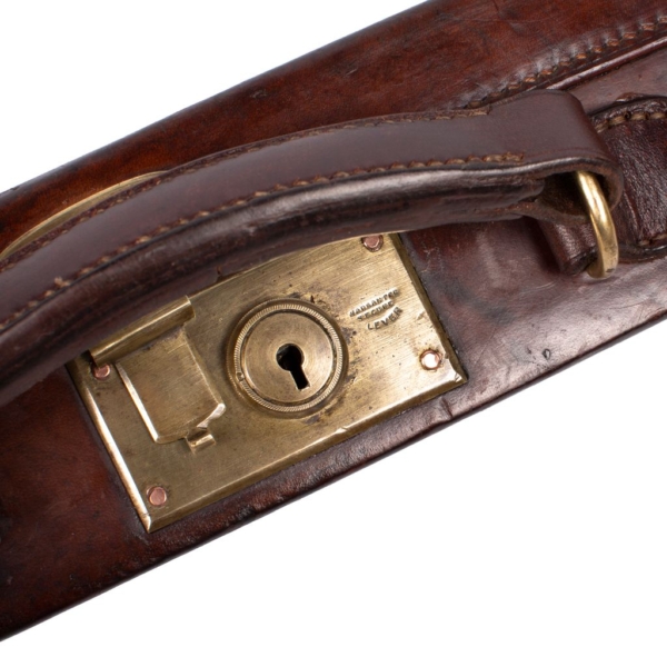 Leather ham holster for hunting guns and shotguns restored by saddlery dorantes.