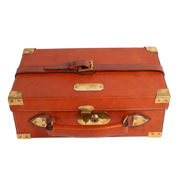 Original suitcase for cartridges in pigskin, restored interior in oak wood, golden saddlery.