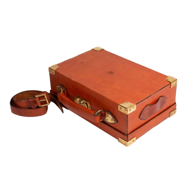 Original suitcase for cartridges in pigskin, restored interior in oak wood, golden saddlery.