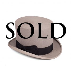 Vintage grey top hat signed by B. LIPMAN LTD, LONDON Clothing accessories. Dorantes saddlery
