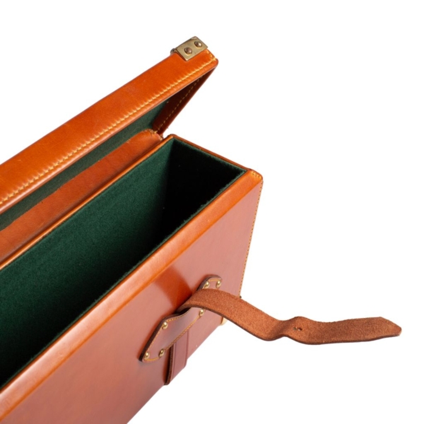 Leather shotgun ham box for weapons and old hunting shotguns restored by dorantes saddlery.