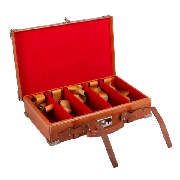 Cartridge box in leather, interior in red felt with five independent compartments and silver fittings.
