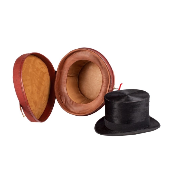 Canvas hat box and top hat signed by TRESS & Cº LONDON. Accessories and complements. Dorantes Harness