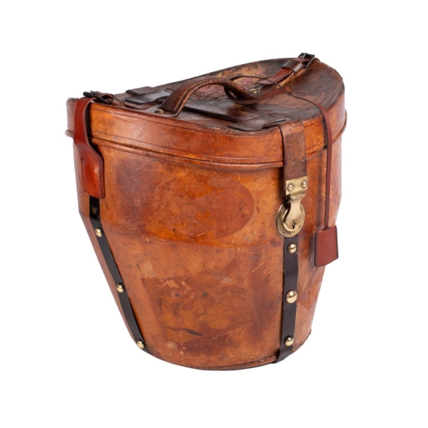Leather double hat box with key. Accessories and complements. Dorantes Harness