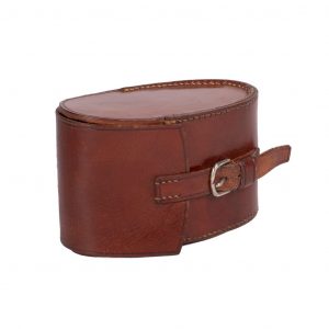 Cowhide leather case with two brushes with wooden handles. Accessories and complements. Saddlery Dorantes.