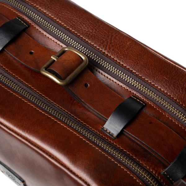 Toiletry bag ideal for travellers vegetable tanned leather and metal fittings