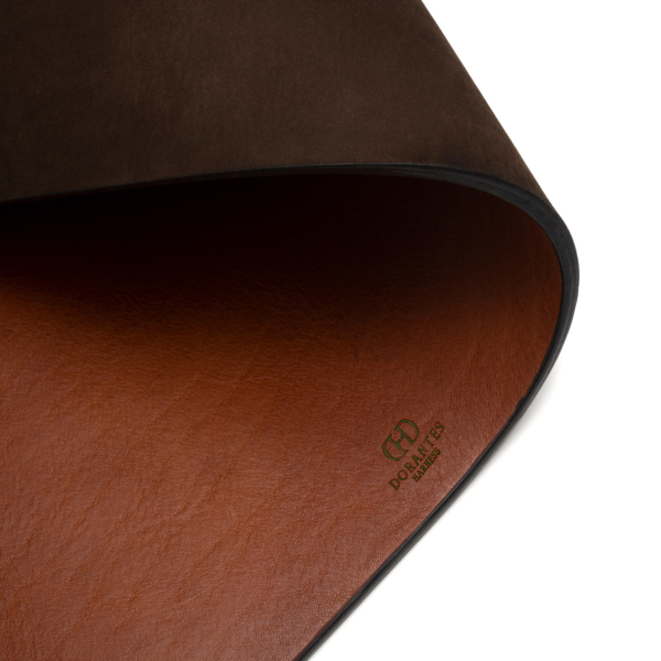 Vade of vegetable-tanned hazelnut leather and nubuck