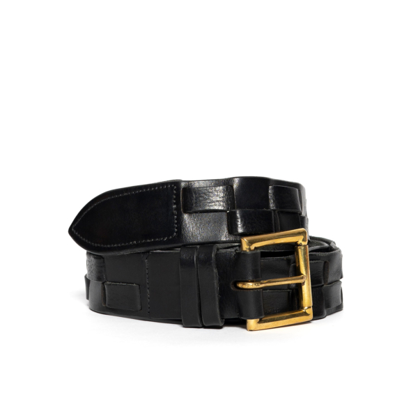 Vegetable tanned leather belt characterized by the handmade braiding