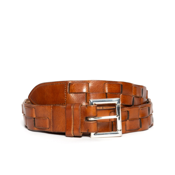 Vegetable tanned leather belt, characterized by the handmade braiding with a metal buckle from the DHD Dorantes collection